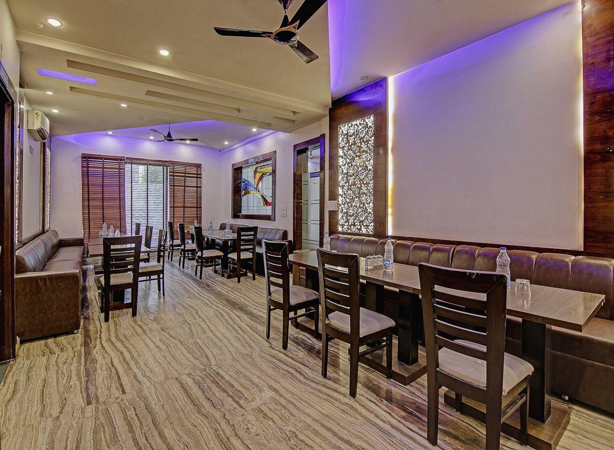 Townhouse Grand Inn Газиабад Екстериор снимка