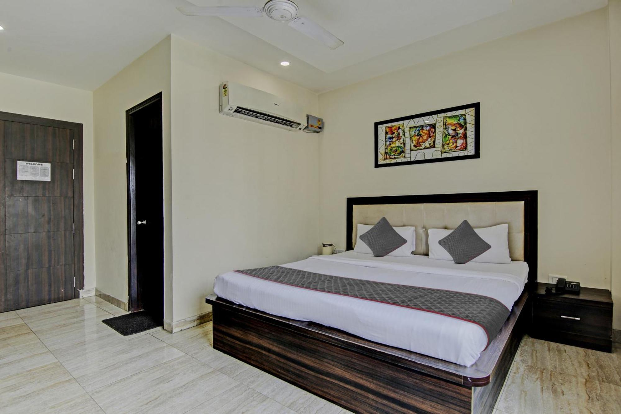 Townhouse Grand Inn Газиабад Екстериор снимка
