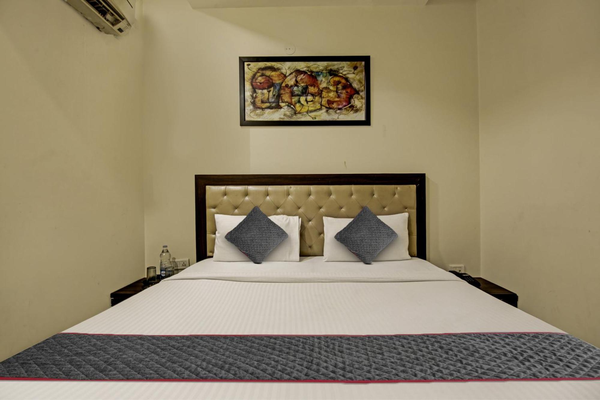 Townhouse Grand Inn Газиабад Екстериор снимка