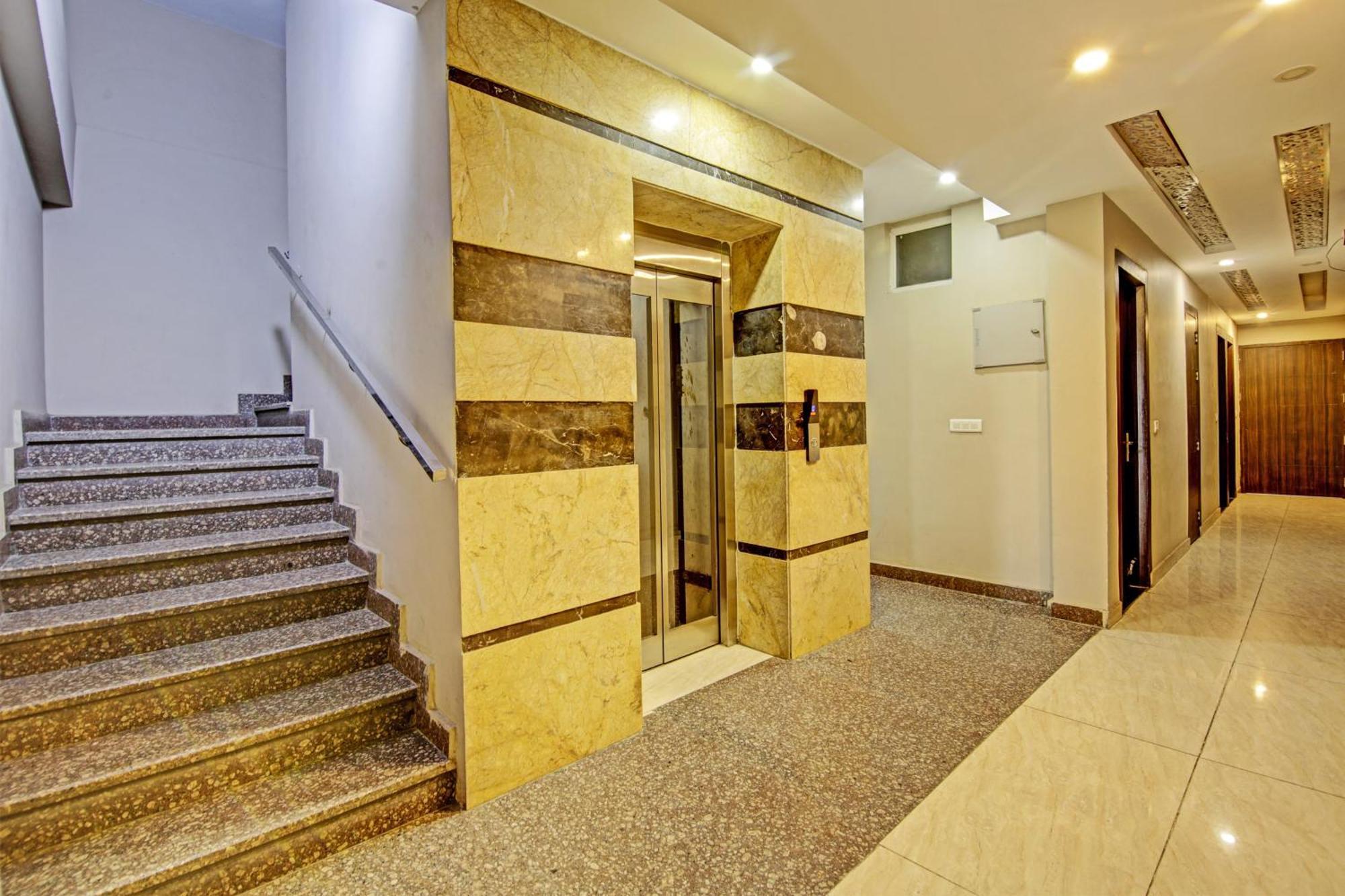 Townhouse Grand Inn Газиабад Екстериор снимка
