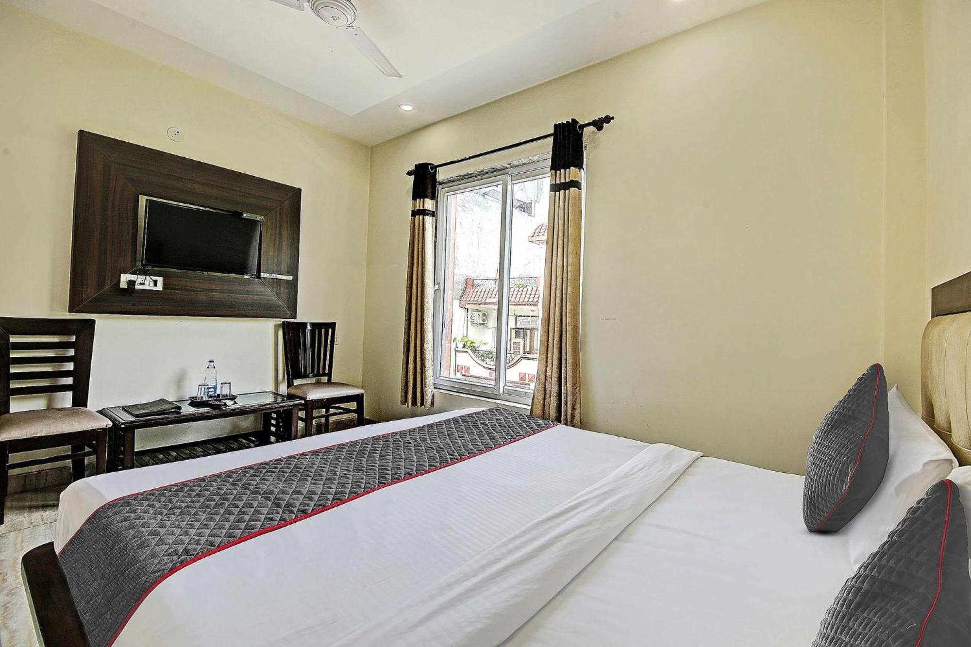 Townhouse Grand Inn Газиабад Екстериор снимка