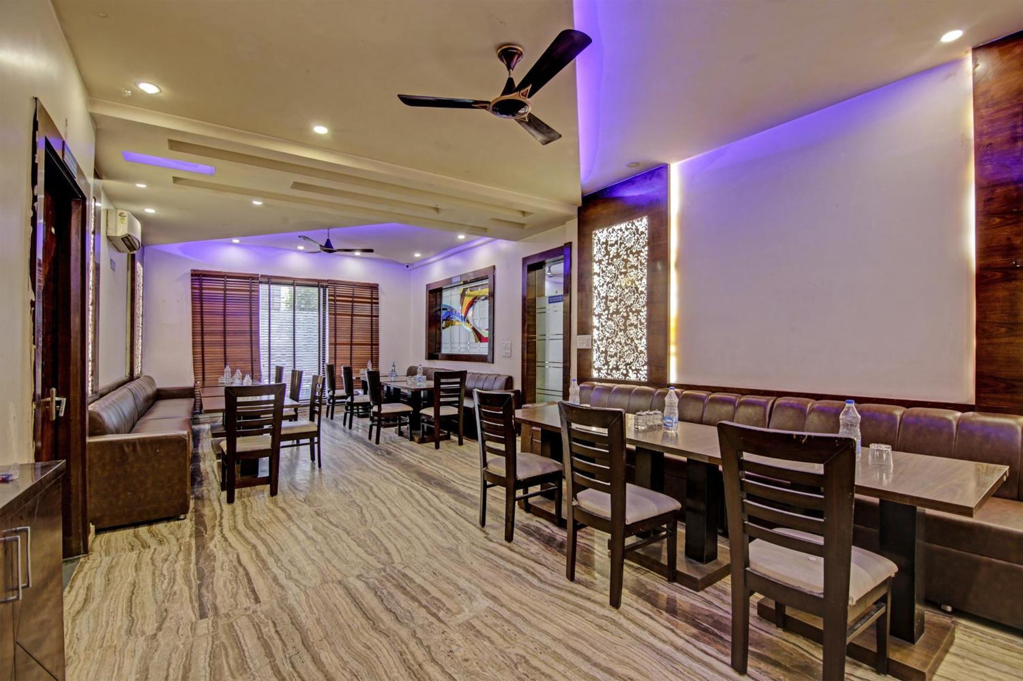 Townhouse Grand Inn Газиабад Екстериор снимка