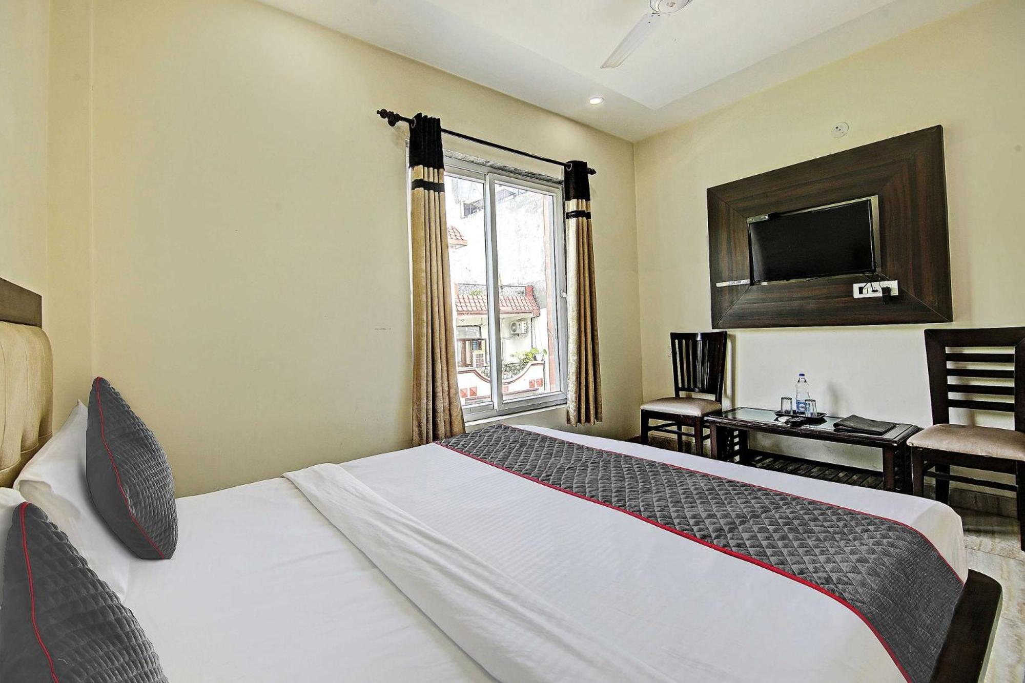 Townhouse Grand Inn Газиабад Екстериор снимка